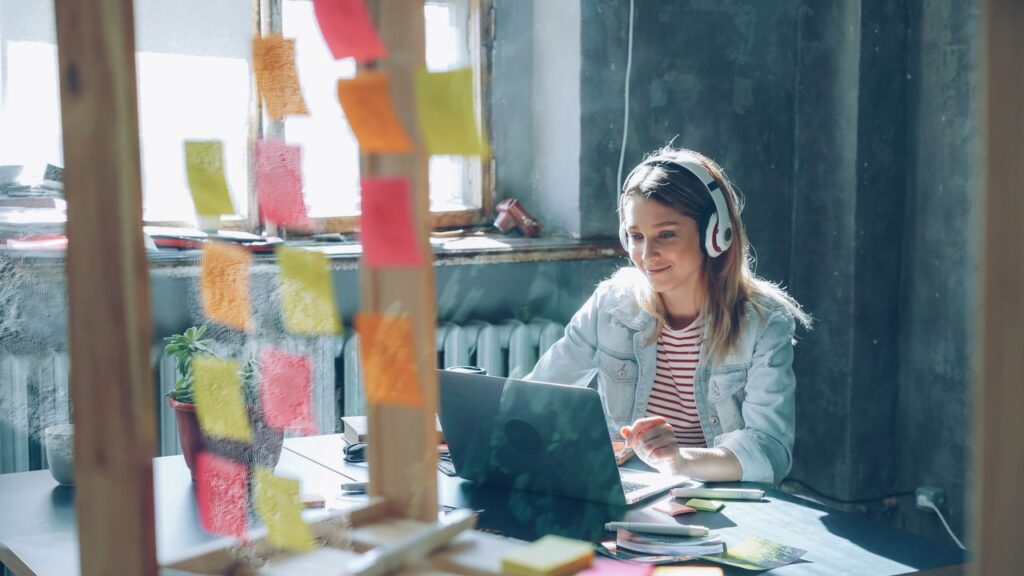Reunión de trabajo con software de gestión